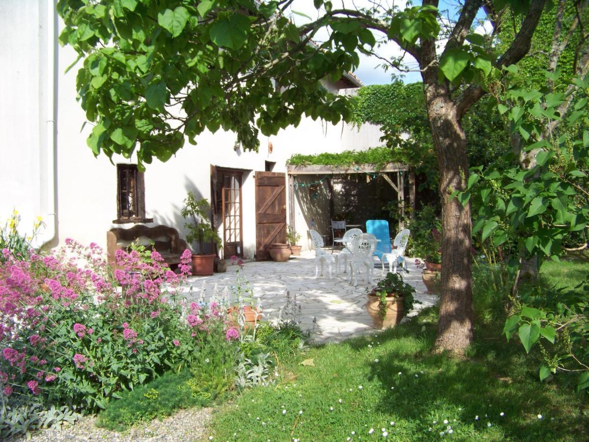 Grande Maison Atypique Le Burgaud Exterior photo